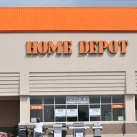 Should I Buy Home Depot? 3 Pros, 3 Cons