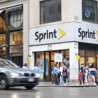 Sprint CEO Returns Pay After Complaints