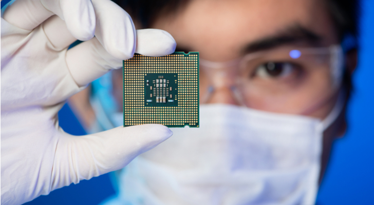 AMAT - Is Applied Materials Stock Poised to Drop Further?