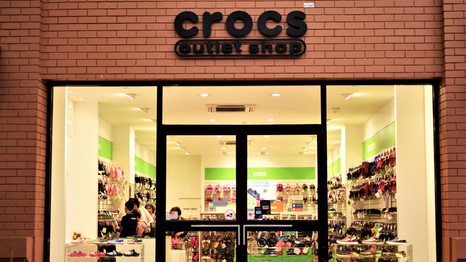 crocs store near me now