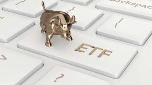 ETF キーに雄牛をあしらったキーボード。 購入するETF