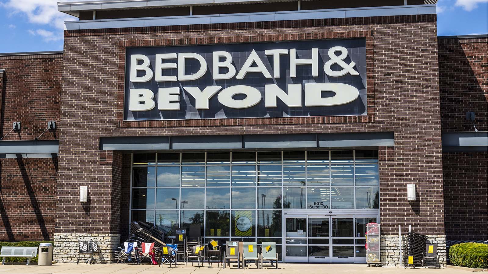 The front view of a Bed Bath & Beyond (<a class=