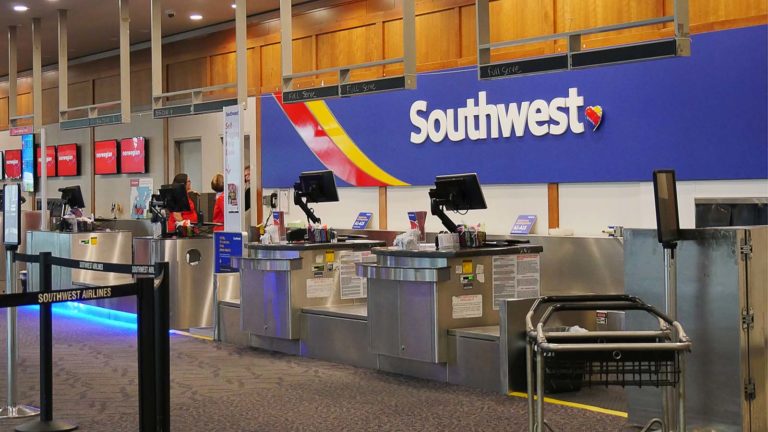LUV stock - LUV Stock Slips as Southwest Pauses Departures