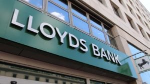 Stocks to Buy: Lloyds Banking Group (LYG)