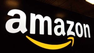 暗い背景のアマゾン (AMZN) サイン