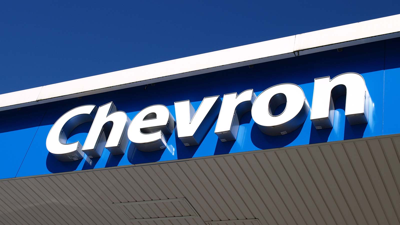 Chevron sign representing CVX stock.