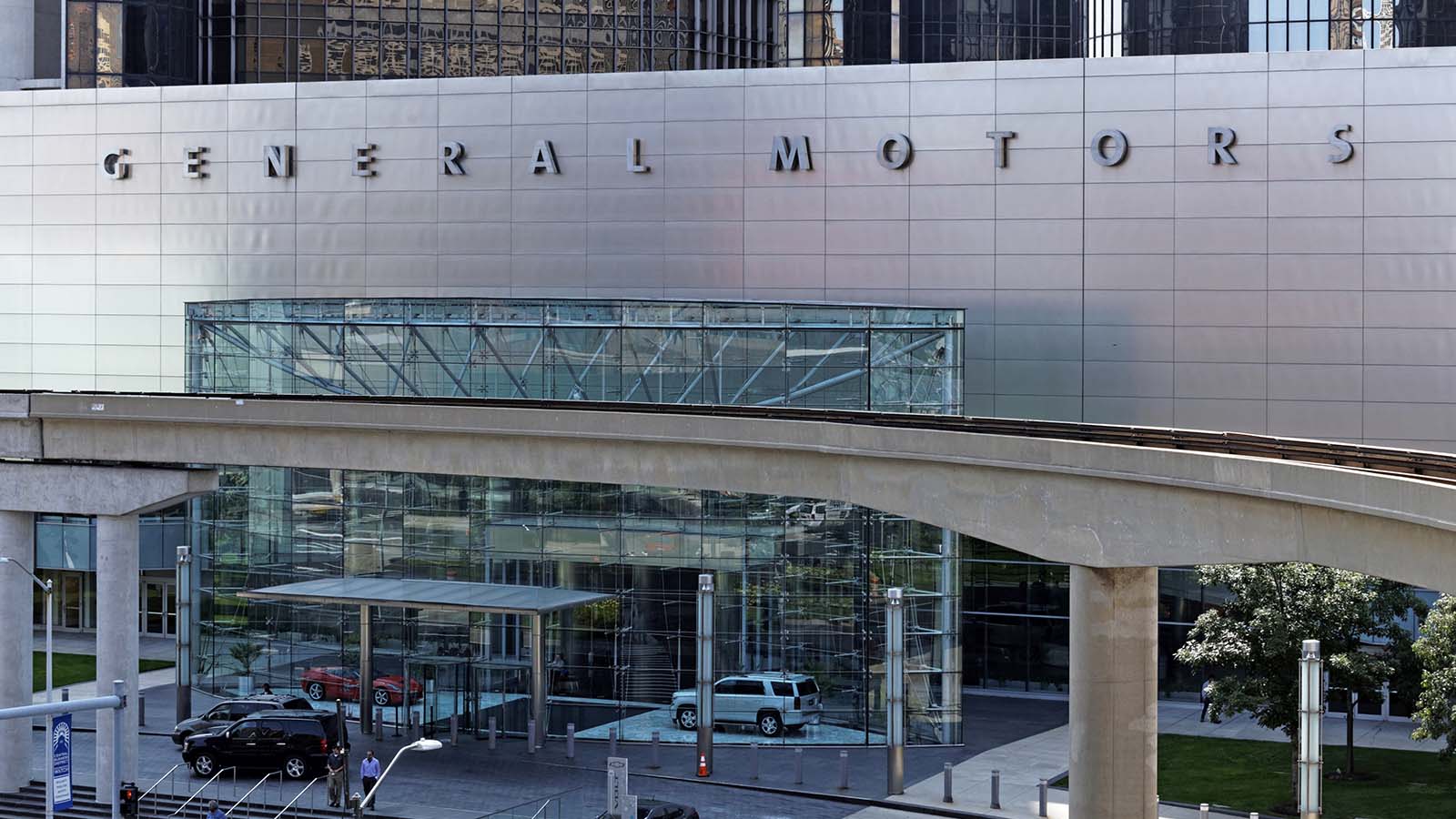 General Motors (GM) spelled out on front of silver-colored building