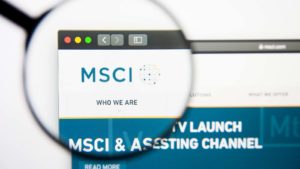 Msci, Inc. (MSCI) のロゴを拡大した拡大鏡