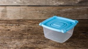 a tubberwear container on a table (TUP)