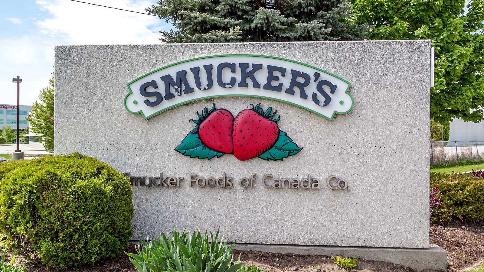 company sign outside smuckers headquarters SJM stock
