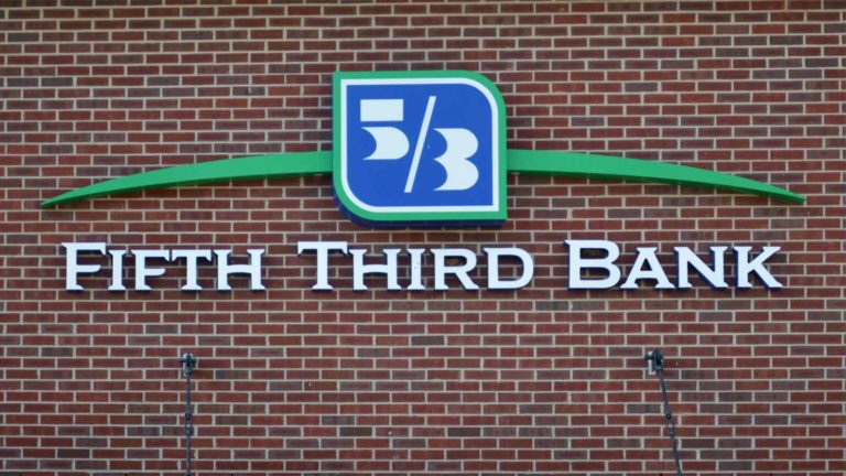 FITB stock - FITB Stock Earnings: Fifth Third Bancorp Beats EPS, Beats Revenue for Q1 2024