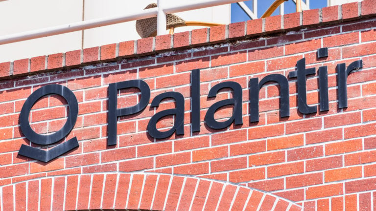Palantir stock - Want to Go Long Palantir Stock? Why Potential PLTR Investors Should Wait.