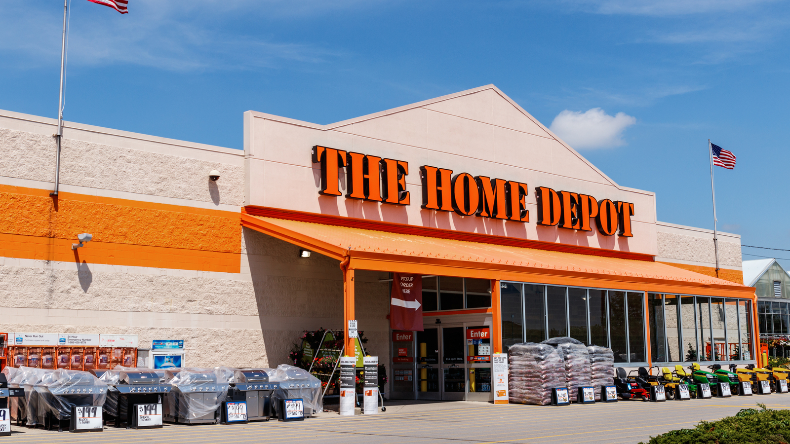 Home Depot (HD) storefront on a sunny day