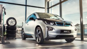 A front view of the BMW (BMWYY) i3 model.