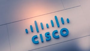 壁にある cisco (CSCO) のロゴ