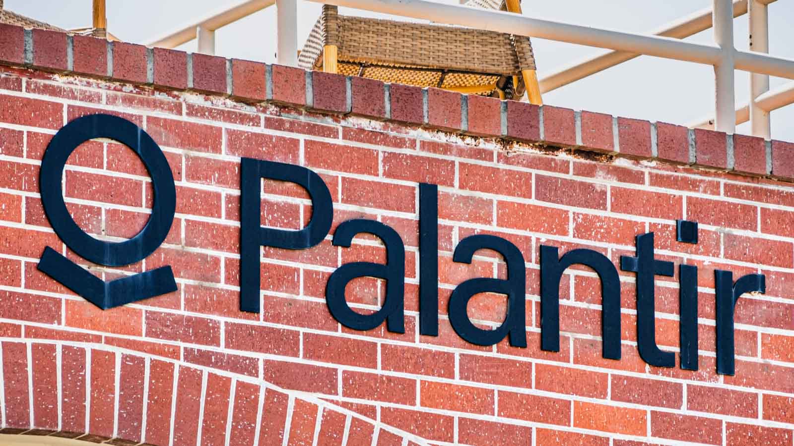 PLTR Outlook: Has the 'AI Bust' Dust Started to Settle for Palantir ...