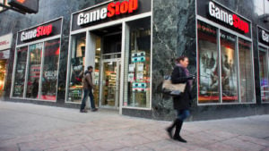 Un magasin de jeux vidéo Gamestop dans le quartier commerçant de Herald Square à New York