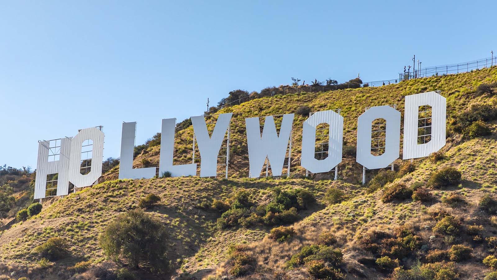 Hollywood Shuffle: 2 Entertainment Stocks to Drop and 1 to Grab