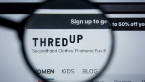 ThredUp (TDUP) の Web サイトを拡大する虫眼鏡。