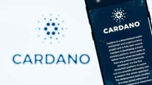 Le logo Cardano et la description sur un smartphone.