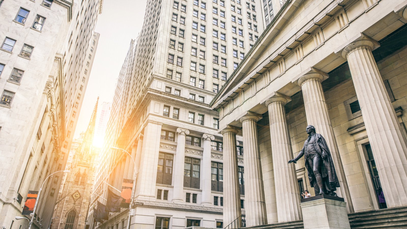 Image of Wall Street with the Washington Statue present representing Pre-Market Stock Movers.
