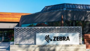 建物の外にある Zebra Technologies (ZBRA) の看板の写真。