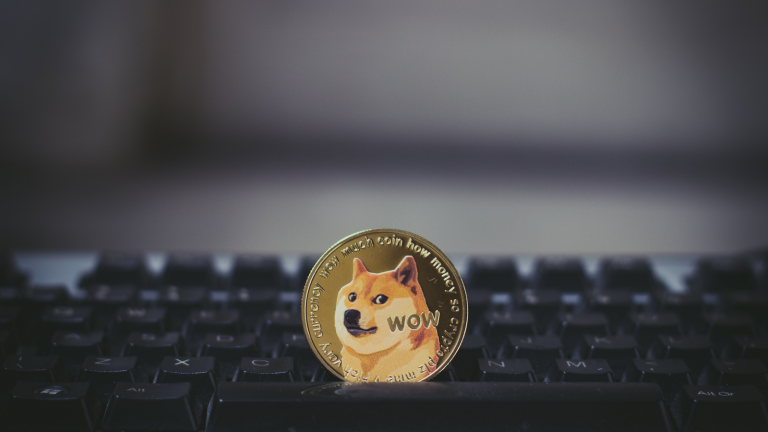 Dogecoin - Does a Low Correlation With Stocks Make Dogecoin a Buy?