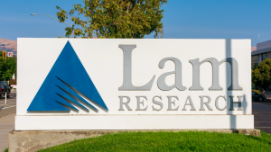 Знак и логотип Lam Research в штаб-квартире полупроводниковой компании Lam Research Corporation в Силиконовой долине. LRCX Stock