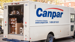 Canpar logo on a delivery truck in a street of Toronto, Ontario. Canpar, part of TFI international, is a Canadian courier specialized in parcels & letters shipping
