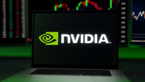 株式市場を取引するラップトップ画面上の Nvidia (NVDA) ロゴ