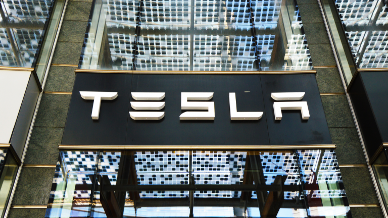 "TSLA stock" - TSLA Stock Alert: Tesla Is on a Winning Streak Right Now
