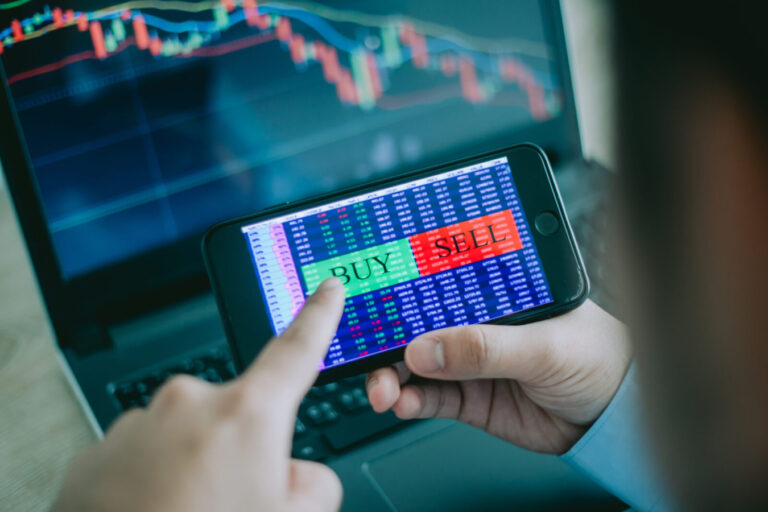 The 7 Best Stocks to Invest in for Big Gains in 2023 thumbnail