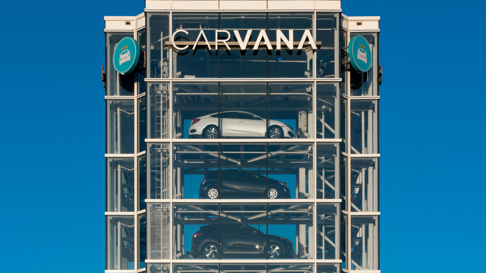 Carvana Stock Analysis: Is It Time to Hit the Brakes or Hang Tight?