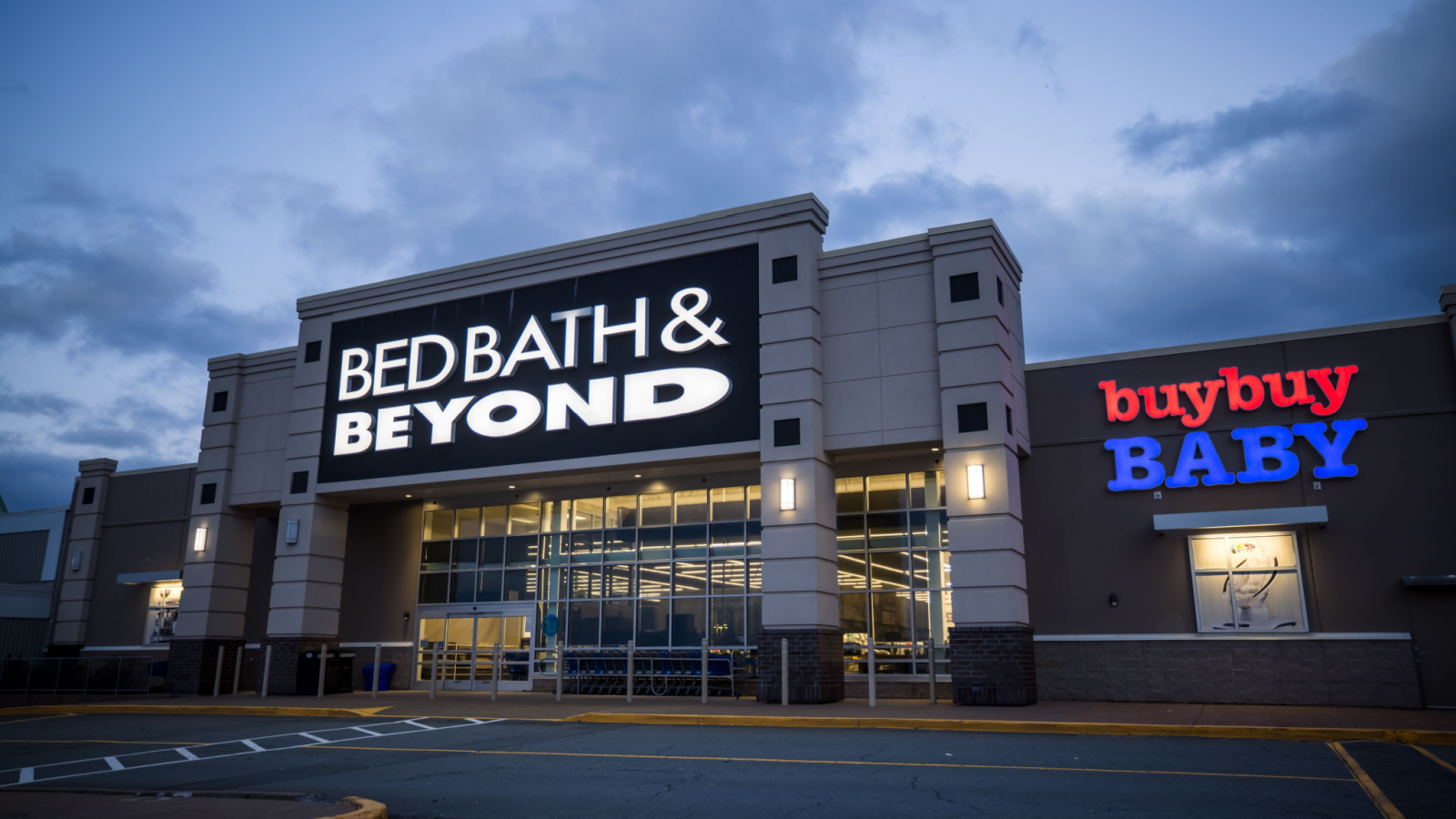 BED BATH BEYOND (BBBY) Storefront. An American chain of domestic merchandise retail stores for Bedding, Baths, Cookware, Fine China, Wedding, Gifts
