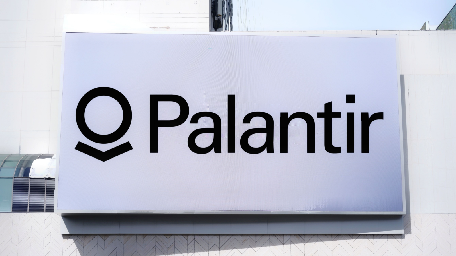 The Palantir Paradox: Balancing Bubble Fears and AI Excitement