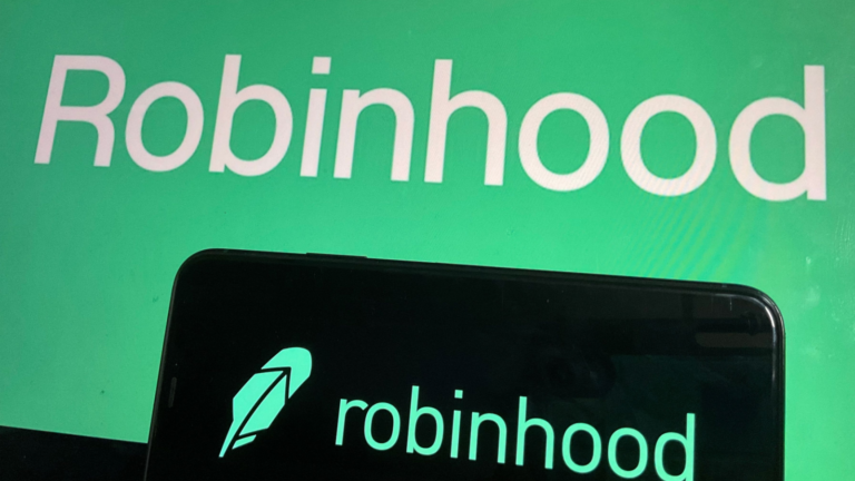 HOOD stock - Are Robinhood Insiders Giving Up on HOOD Stock?