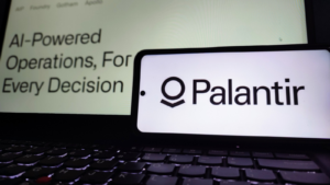 パランティアのロゴ。 Palantir Technologies (PLTR) は、ビッグデータ分析の専門分野に焦点を当てている米国の上場企業です。